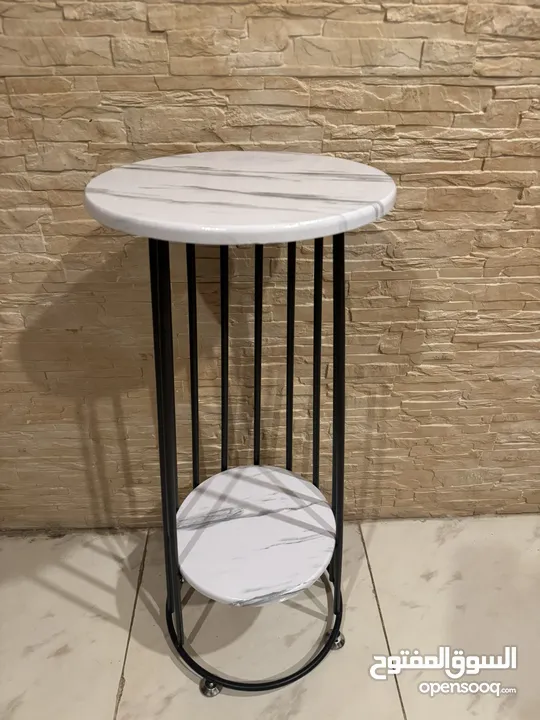 طاولة عرض مرتفعة