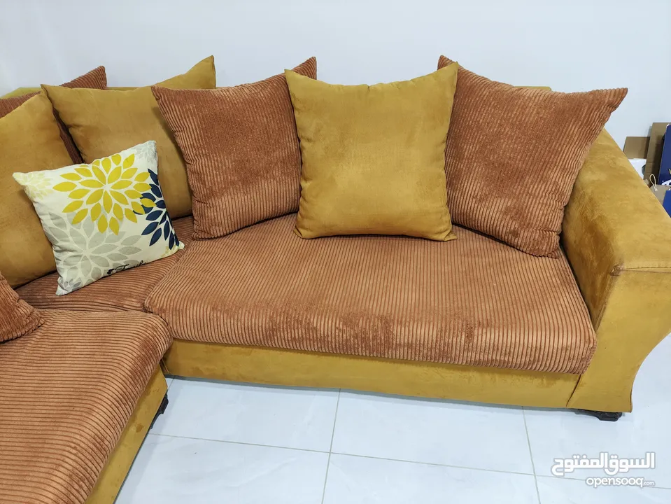 طقم كورنر خشب تفصيل شبه جديد ليس بحاجة الى تنجيد