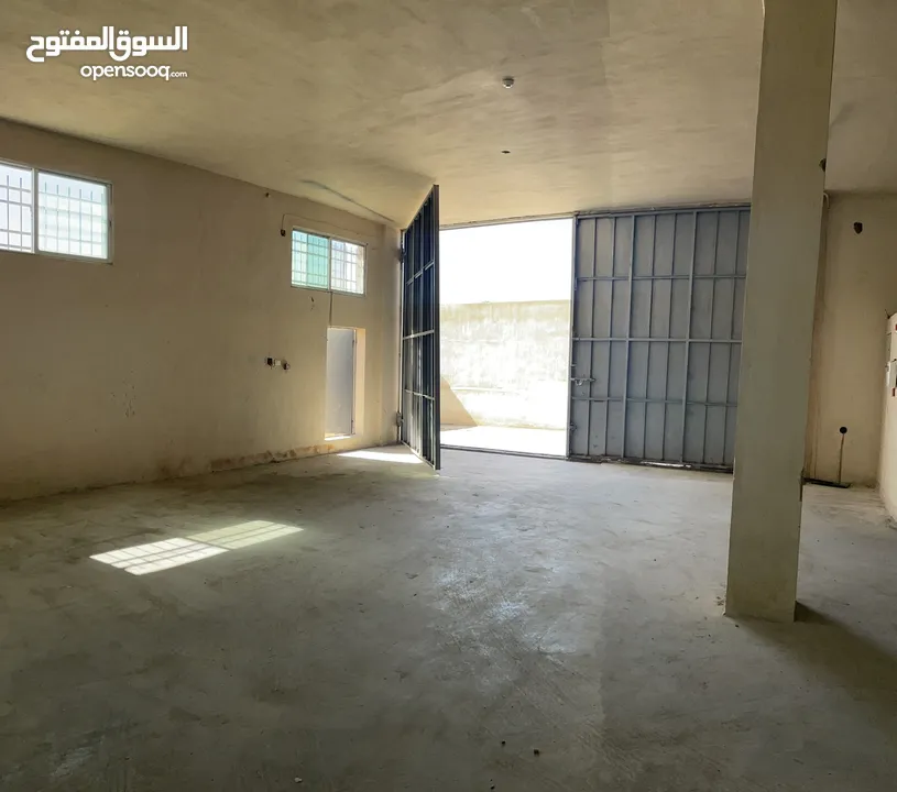 مستودع / تسوية للإيجار 550 متر مربع للايجار في أبو علندا كهرباء 3 فاز مع توفر إذن اشغال