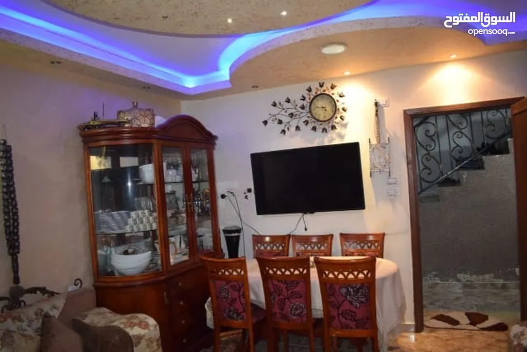 بيت مستقل في مخيم البقعه للبيع بسعر مغري