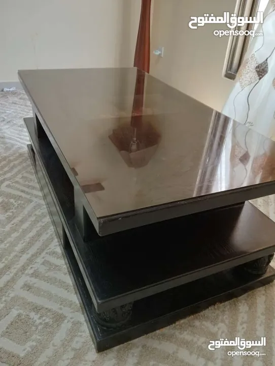 طاولتين وسط