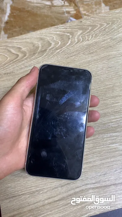 آيفون 11 استعمال خفيف