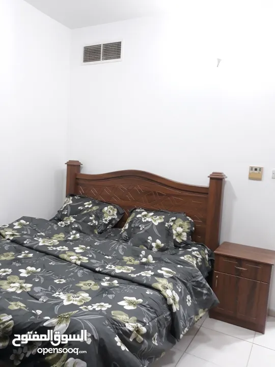 غرفة نوم للبيع مع سرير كبير - (233059104) | السوق المفتوح