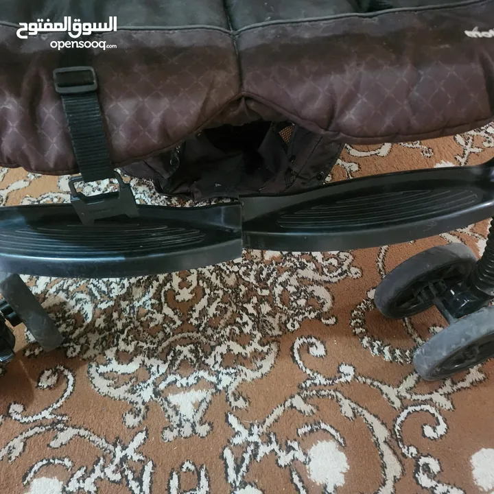 عربية توأم بجانب بعض ماركة مذر كير