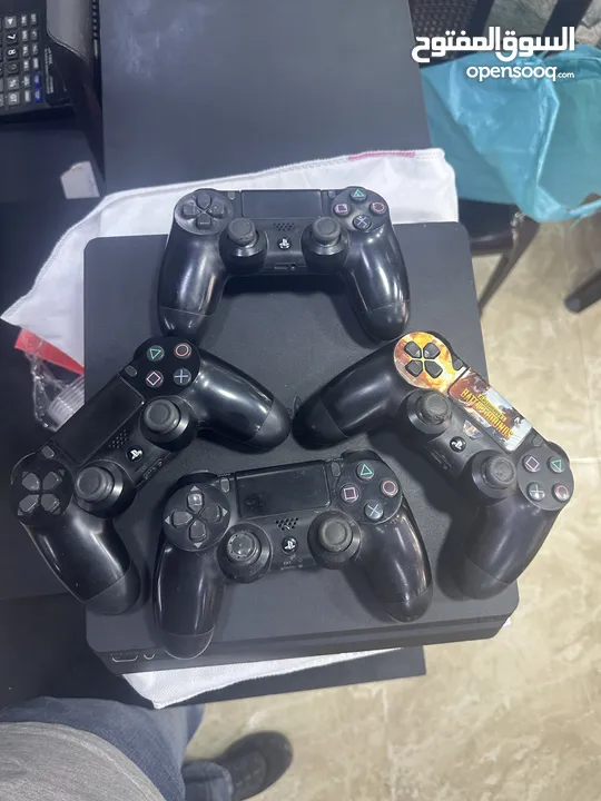 Playstation 4 slim مستعمل بحالة ممتازة للبيع