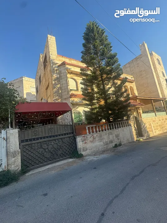 عمارة للبيع في اجمل منطقة حي عدن منطقة هادئة سكن خاص قريبة من جميع الخدمات