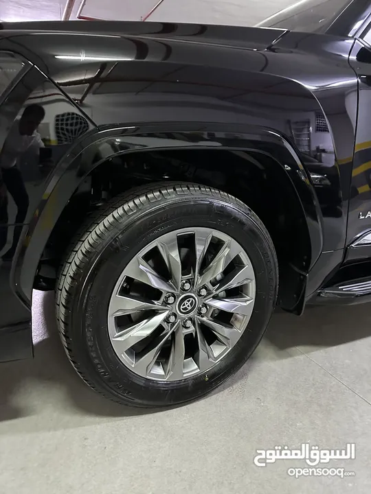 لاند كروز GXR 2024 TWIN TERBO كويت جديد زيرو فل اضافات اصلي 100% شاشات خلفيه خمس كاميرات للجادين فقط