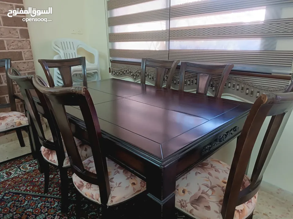 طاولة سفرة 8 كراسي بحاله جيده  مقاعد خشب زان أرجل خشب زان