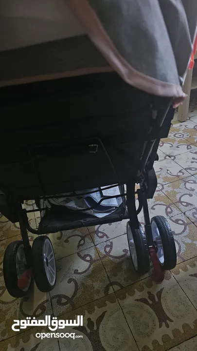 عرباي اطفال توام جديدة غير مستعملة  تتحمل قوة مقعدين متتالين