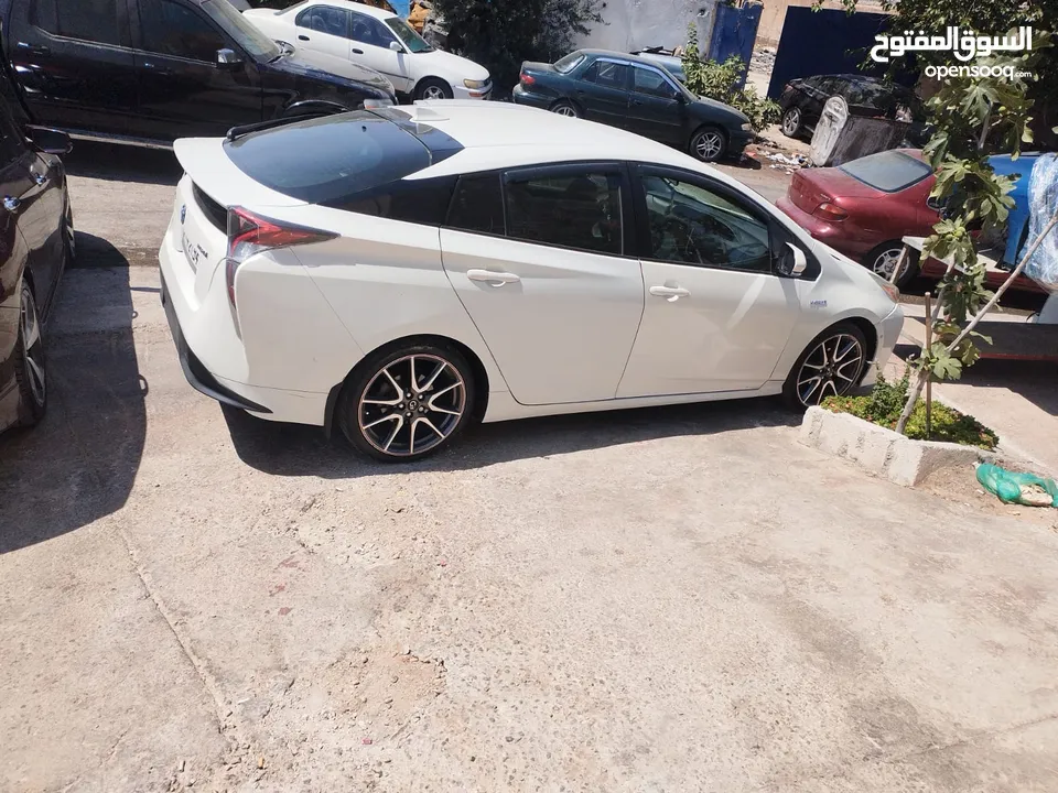تويوتا بريوس  بيرسونا  Toyota Prius Persona