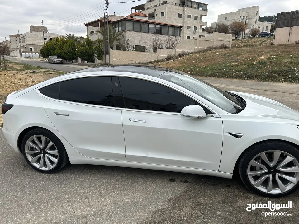 Tesla model 3 dual motor 2020 for  تيسلا موديل 3 لونغ رينج بحالة ممتازة جداً sale