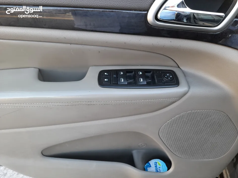 Jeep Grand Cherokee 2011                                                          Laredo 4x4