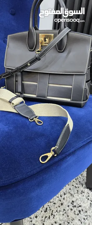 شنطة جلد طبيعي ( salvatore ferragamo calfskin thestudiocagebagsella) صناعة ايطالية