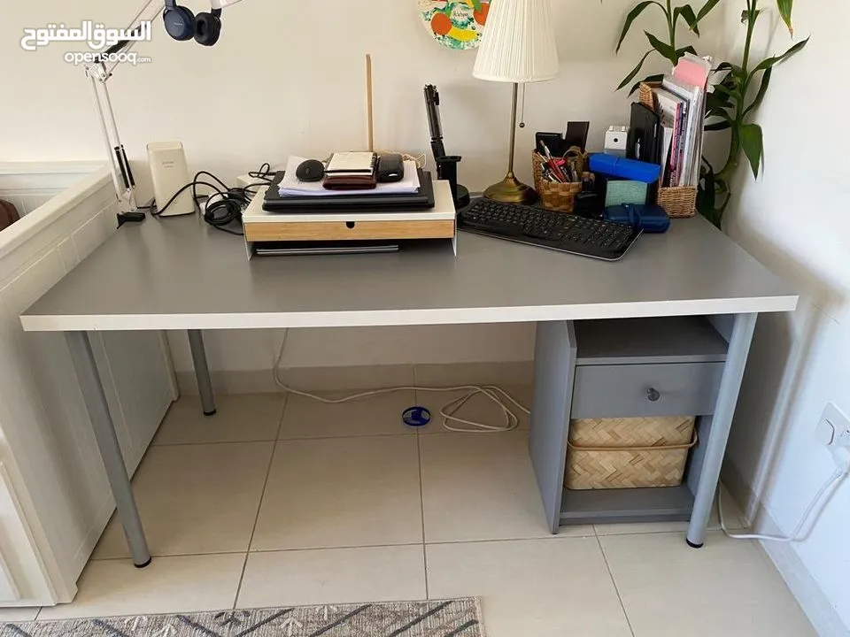 Table / Desk