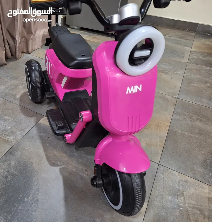 2 months old used only few times in excellent condition electric kids scooter