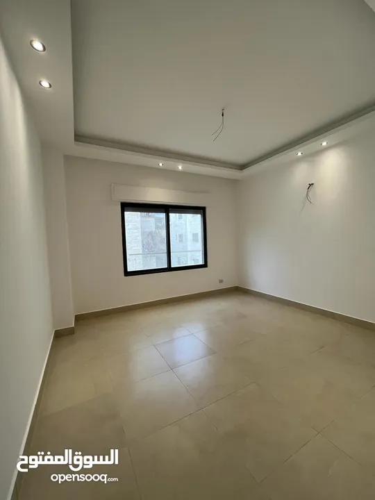 شقة طابقية مع رووف دوبلكس 350م مع تراس 350م في أجمل مناطق عبدون