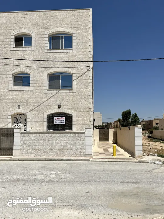 شقة للإيجار- عرسان فقط -حي المستشفى العسكري.