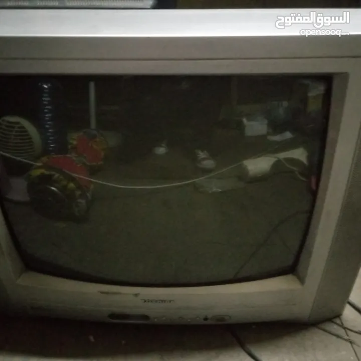 تلفزيون توشيبا مع ريموته حجم كبير شغال ميه بالميه للبيع