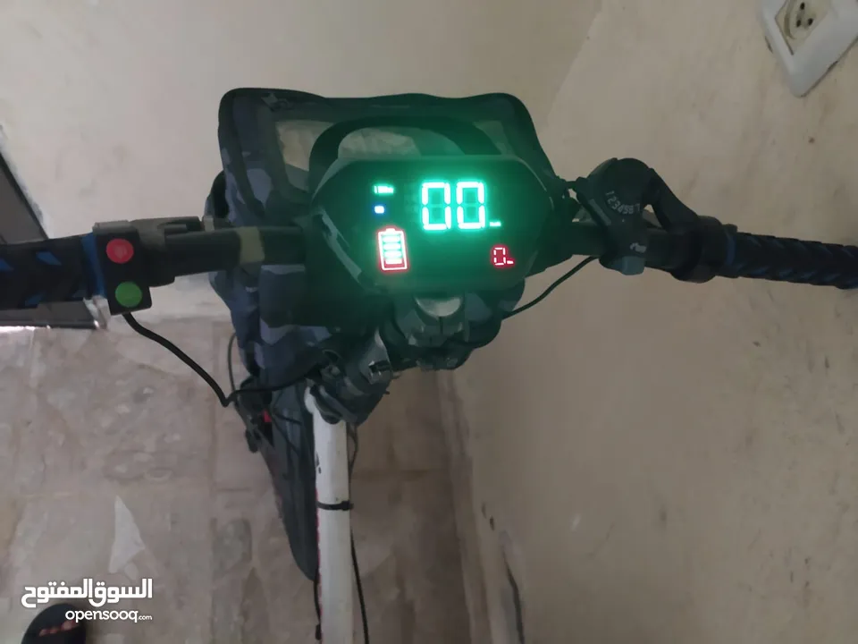 موجود 3 بسكليتات كهربا عجل عريض كمبيوتر 1000/600 ..48 فولت ..بطارية21 امبير بحالة ممتازة
