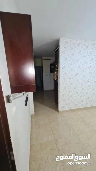 شقة غير مفروشة للايجار بجانب عسل وبصل بين الماصيون وام الشرايط