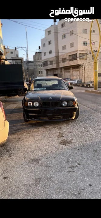 E34 BMW   اسود 6 سلندر