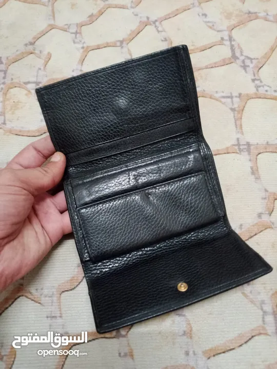 محفظة جلدية فاخرة وانيقة AIGNER  قابلة للطي للسيدات مصنوعة من الجلد الإيطالي  الأصلي الطبيعي.