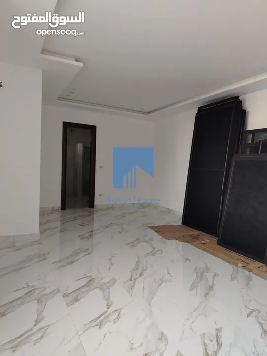 شقة أرضية فاخرة للبيع في خلدا  - خلف المستشفى السعودي 330م مع حديقة وترسات 100م لم تسكن
