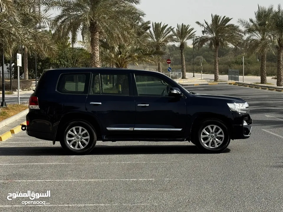 Toyota Land Cruiser GX-R 2017 (Blue)