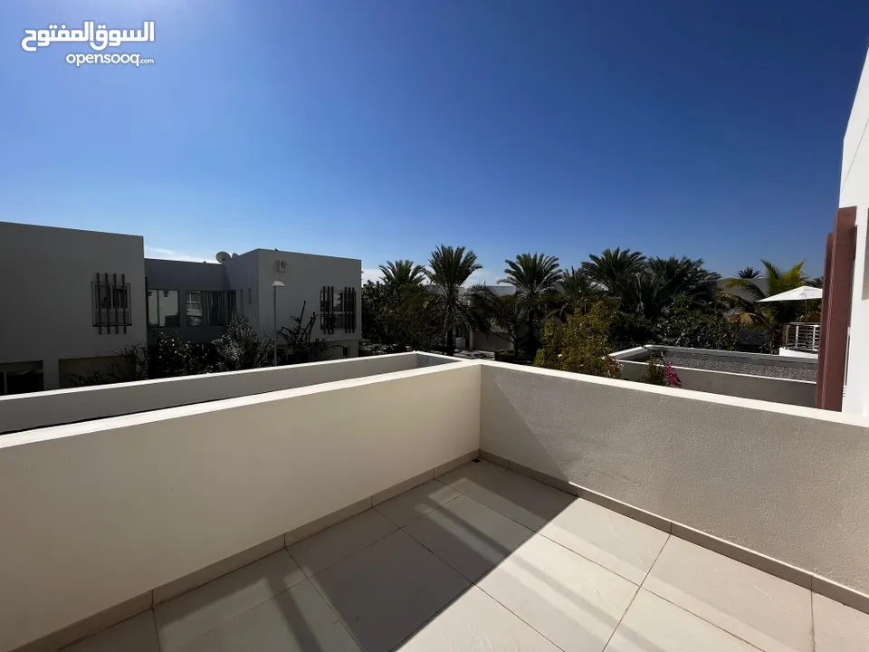 5 + 1 BR Amazing Villa with Private Pool for Sale – Al Mouj