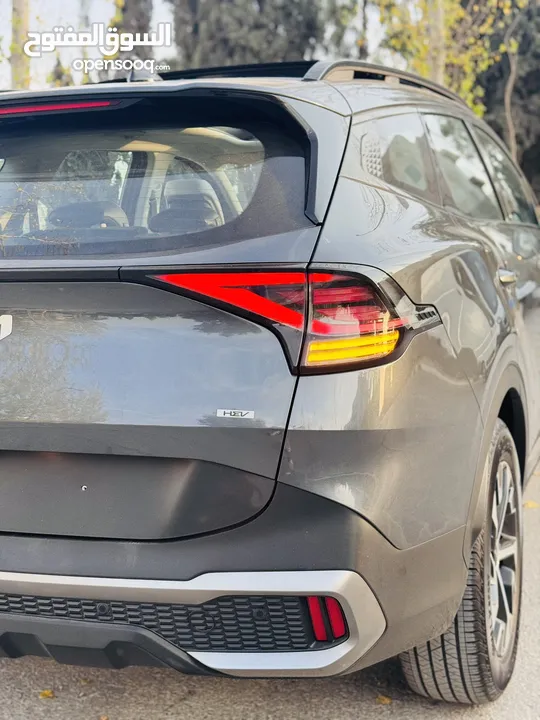 كيا سبورتاج هايبرد 2023 فل كامل مع بانوراما - باللون المميز والداخلية المميزة - والسعر المميز