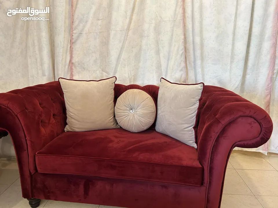 طقم صالون فاخر بحالة الوكالة للبيع