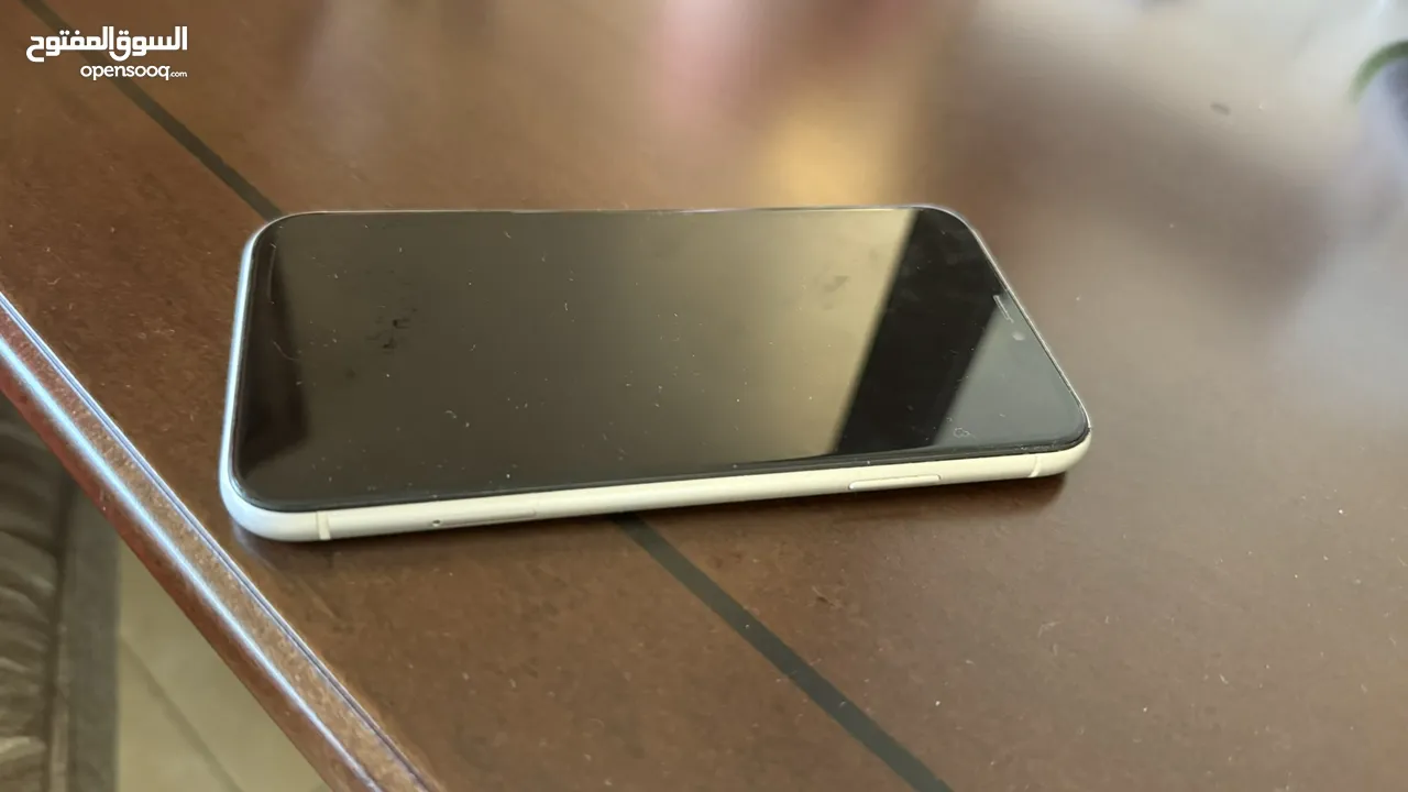 iPhone XR أبيض بحالة ممتازة جداً، لم يُفتح أو يُصلّح نهائيًا، نظيف وكأنّه جديد.