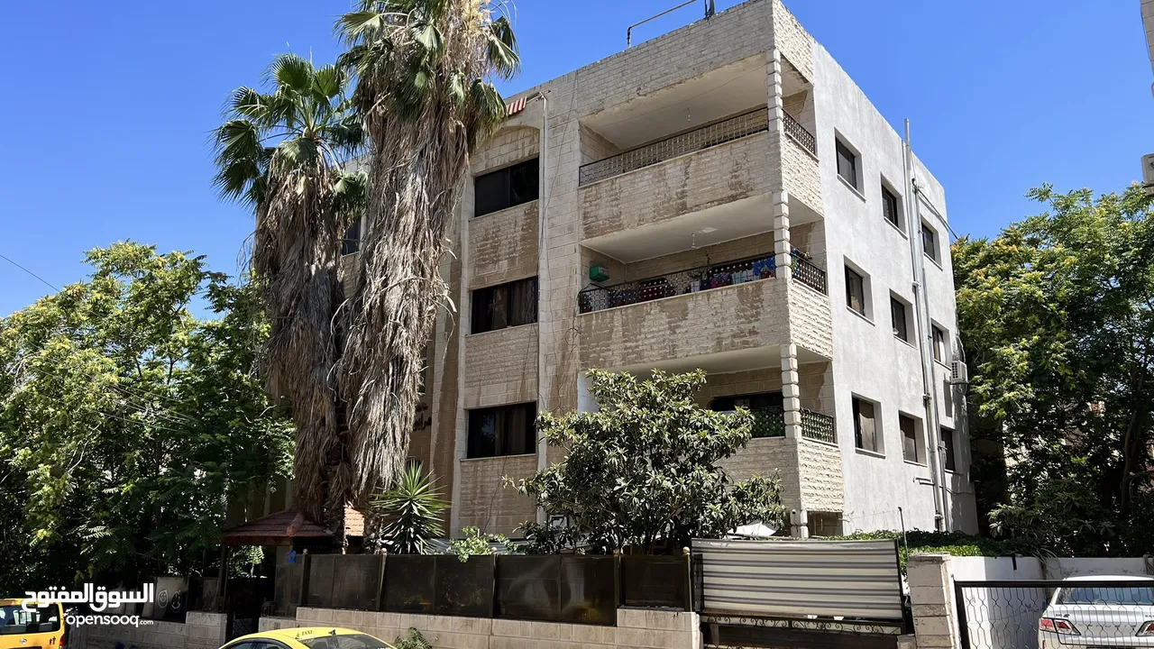 عمارة استثمارية وسكنية للبيع في الهاشمي الشمالي