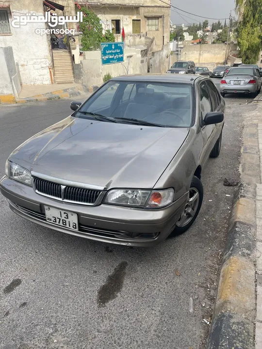 نيسان صني 2000