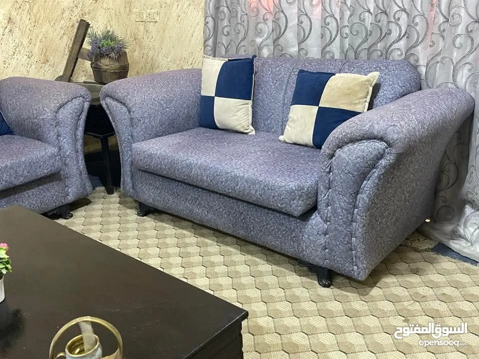 طقمين كنب وطاولة سفرة ومرجيحة