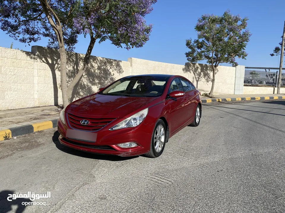 ‎هونداي سوناتا بنزين موديل2012 ماشيه 117000 كلم لون احمر للبيع