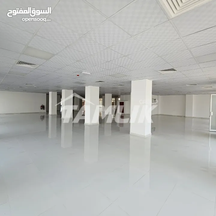 Showroom for Rent in Al Khuwair REF 421YB