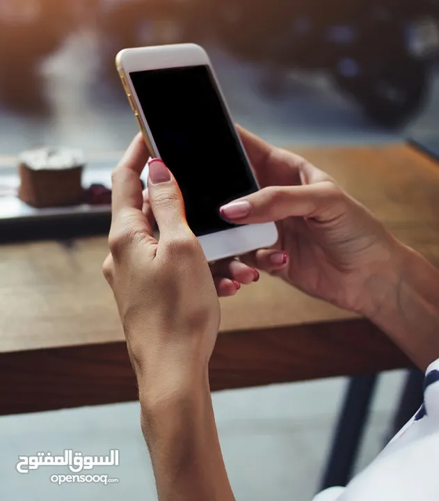 مساعدة في الرد على رسائل العملاء وتنظيم حسابات التواصل – 3 ساعات يوميًا