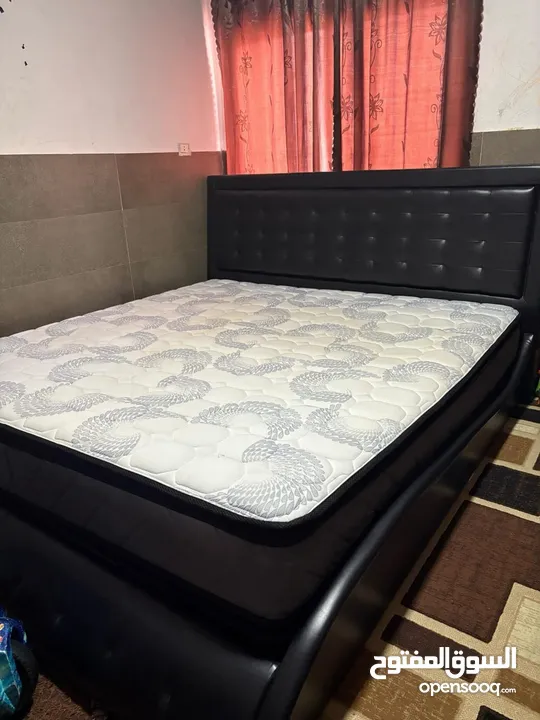 تخت امريكي + فرشة امريكية للبيع بسعر 350 دينار