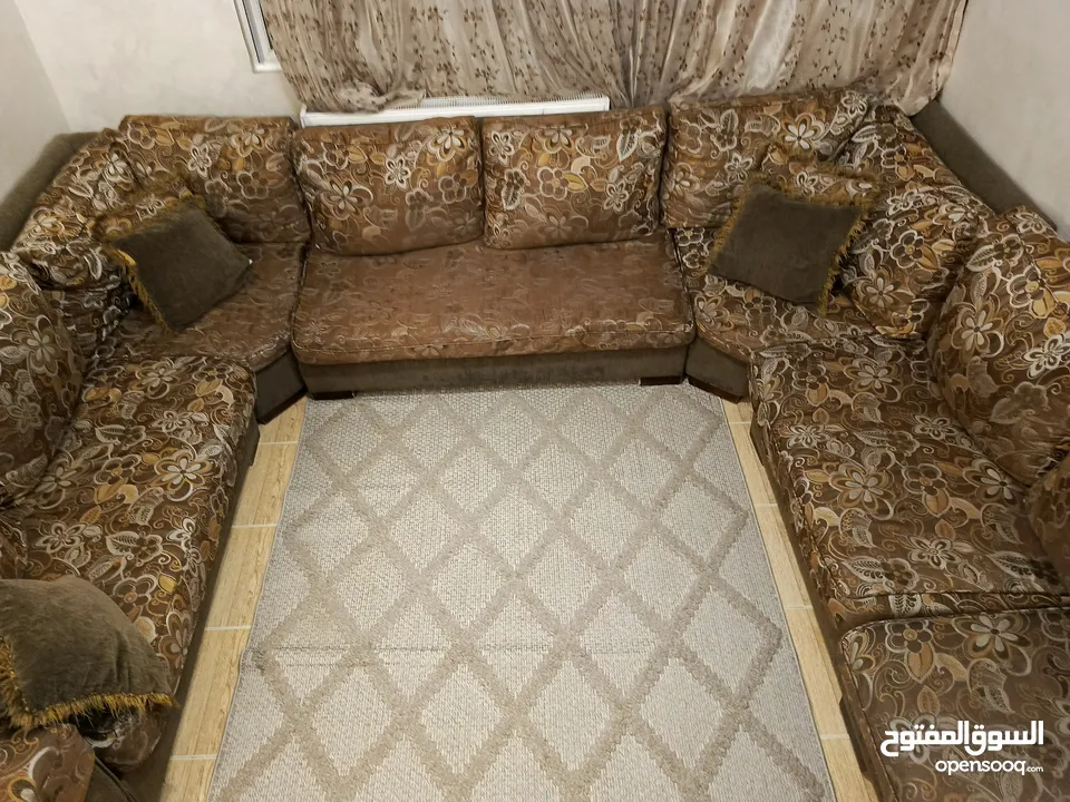 طقم كنب كورنر بحالة جيدة جدا