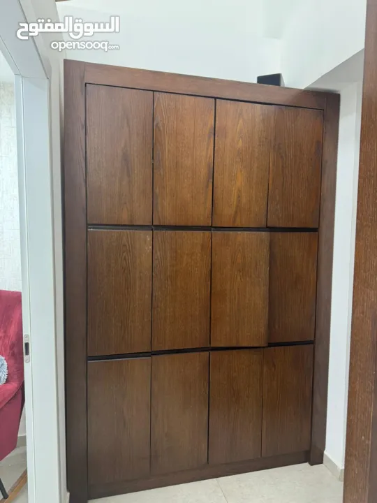 مكتب رسبشن مع خزانة دفات مرايا جانبية بحالة ممتازة