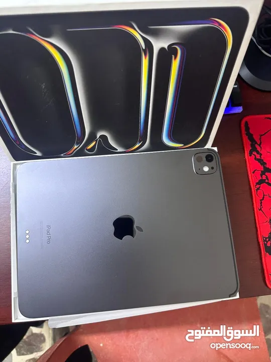 ايباد M4 PRO مساحة تخزين 256 استعمال شهرين مشحون 60 مرة iPad وكالة سعر 650 مع كل أغراضه البيع مستعجل