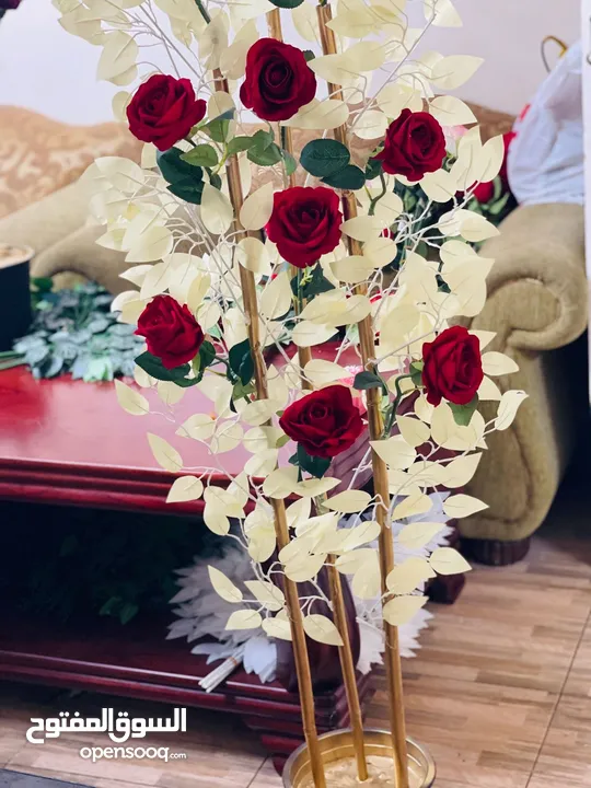 أشجار زينه ورد صناعي   متوفر لون احمر فقط  شغل بيتي مرتب بزبط داخلي و خارجي للمنزل وللغرف و للمداخل
