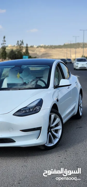 Tesla Model 3 Standerd Plus 2022 ابيض وداخليه ابيض جمرك جديد شهر 12‎ بسعر 20 الف بدون الرقم
