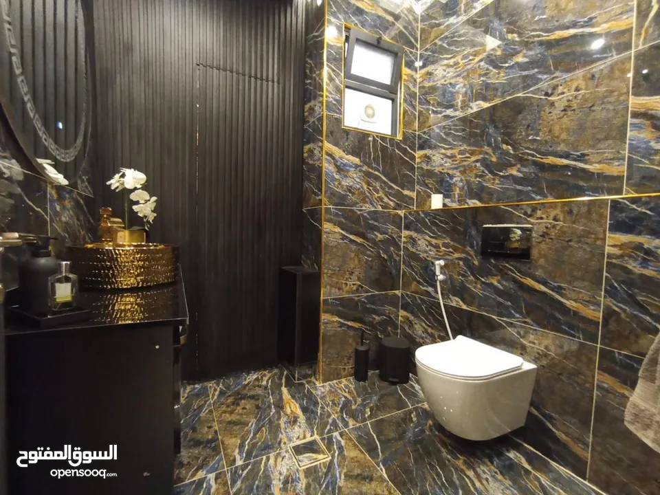 شقة اخير مع روف للبيع خلف المدارس العالمية - 14584