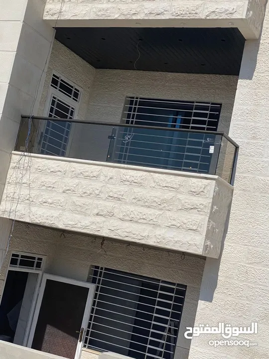 زين للزجاج والمرايا والسيكوريت