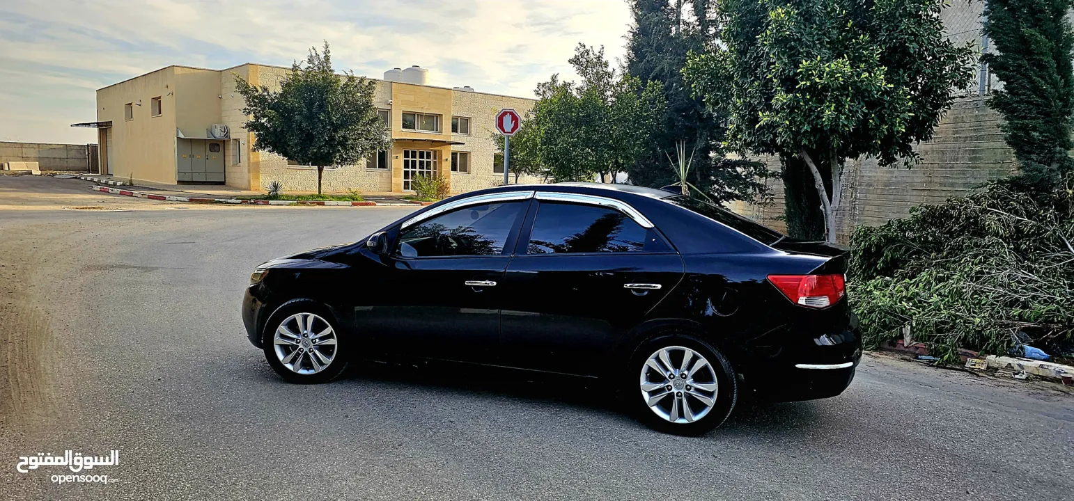 كيا فورتي فل مع فتحه سقف وبصمه 2011 اصل برايفت