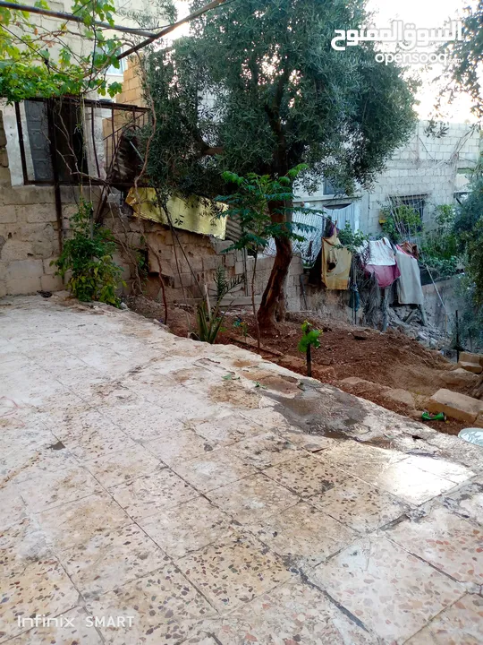 للبيع منزل مكون من طابقين بالإضافة إلى حديقة نصف دونم مشجر