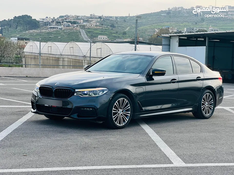 BMW E // 2019 cc benzin  Plug In Hybrid