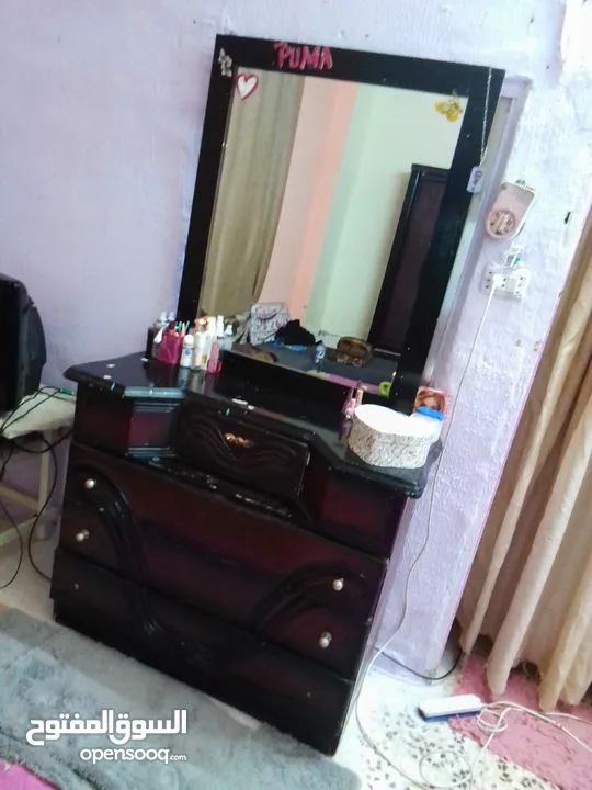 غرفة نوم بحالة جيدة للبيع